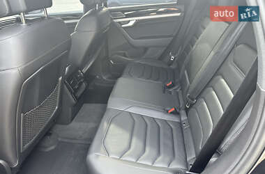 Внедорожник / Кроссовер Volkswagen Touareg 2019 в 