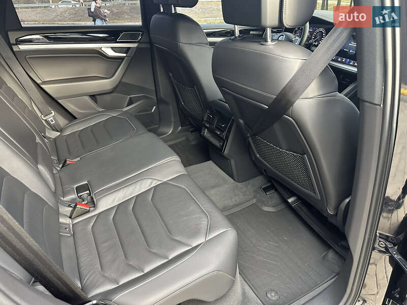 Позашляховик / Кросовер Volkswagen Touareg 2019 в Дніпрі