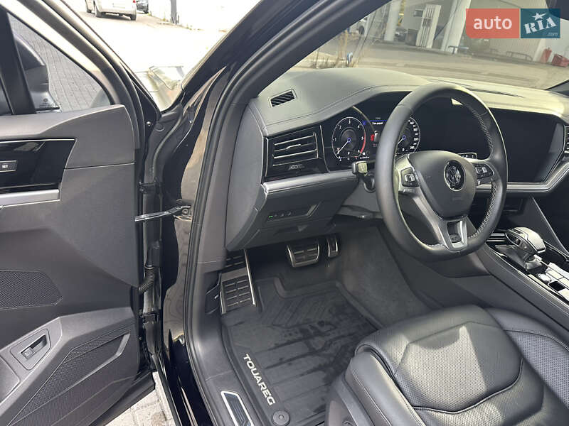 Позашляховик / Кросовер Volkswagen Touareg 2019 в Дніпрі
