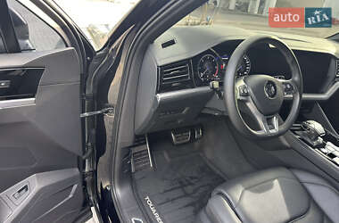 Внедорожник / Кроссовер Volkswagen Touareg 2019 в 