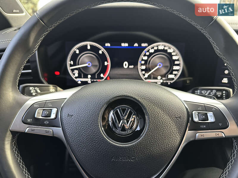 Позашляховик / Кросовер Volkswagen Touareg 2019 в Дніпрі
