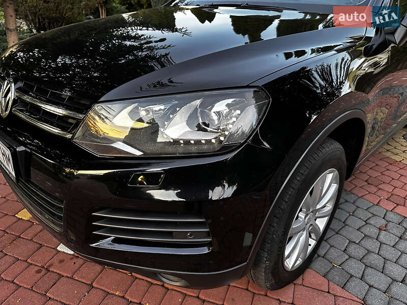 Позашляховик / Кросовер Volkswagen Touareg 2011 в Хусті