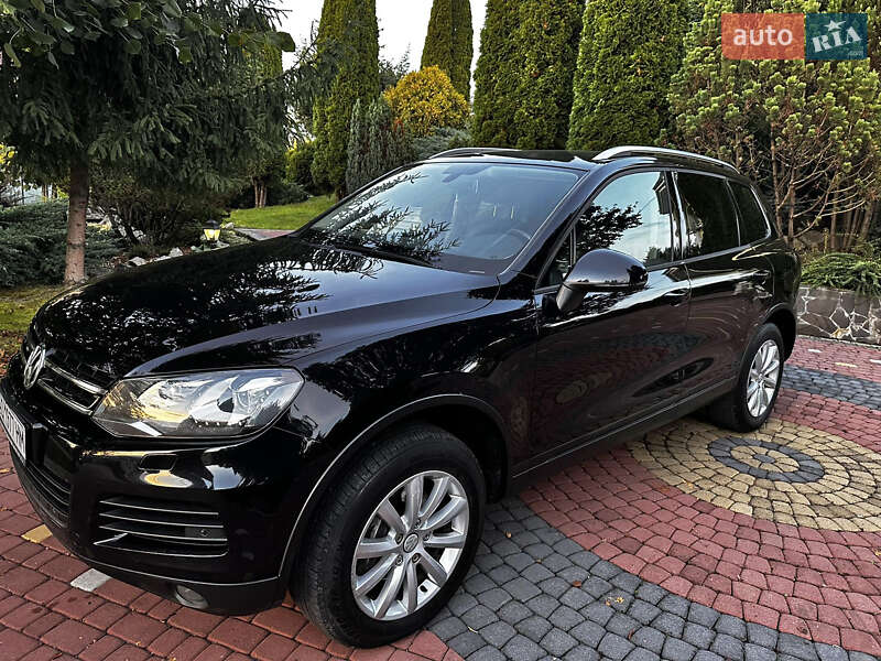 Позашляховик / Кросовер Volkswagen Touareg 2011 в Хусті