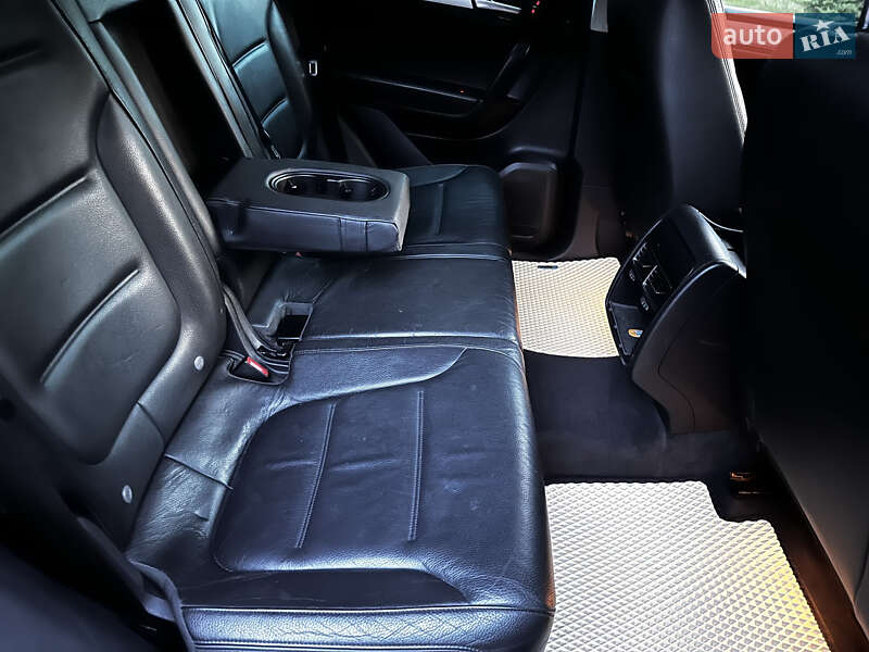 Позашляховик / Кросовер Volkswagen Touareg 2011 в Хусті