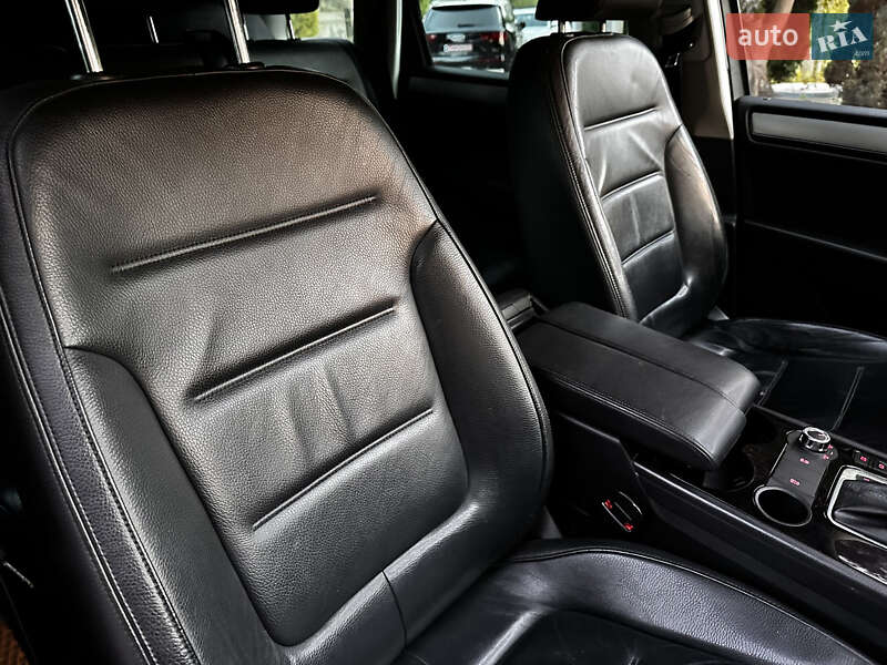 Позашляховик / Кросовер Volkswagen Touareg 2011 в Хусті