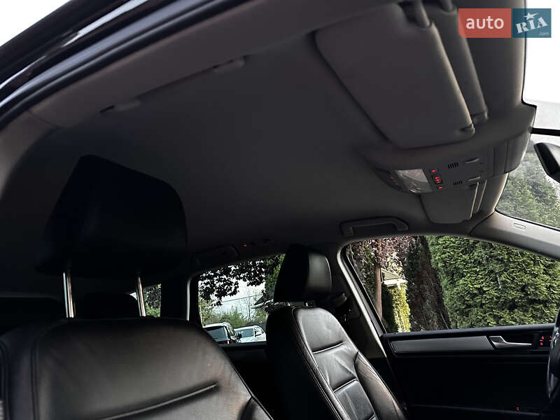 Позашляховик / Кросовер Volkswagen Touareg 2011 в Хусті
