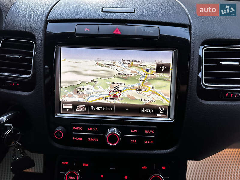 Позашляховик / Кросовер Volkswagen Touareg 2011 в Хусті