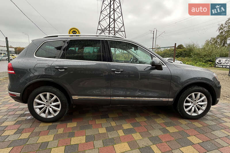 Позашляховик / Кросовер Volkswagen Touareg 2015 в Стрию