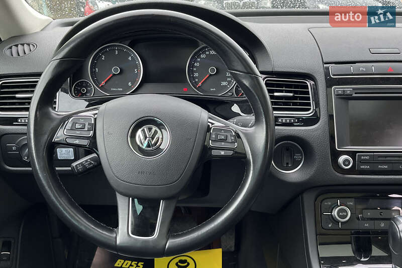 Позашляховик / Кросовер Volkswagen Touareg 2015 в Стрию