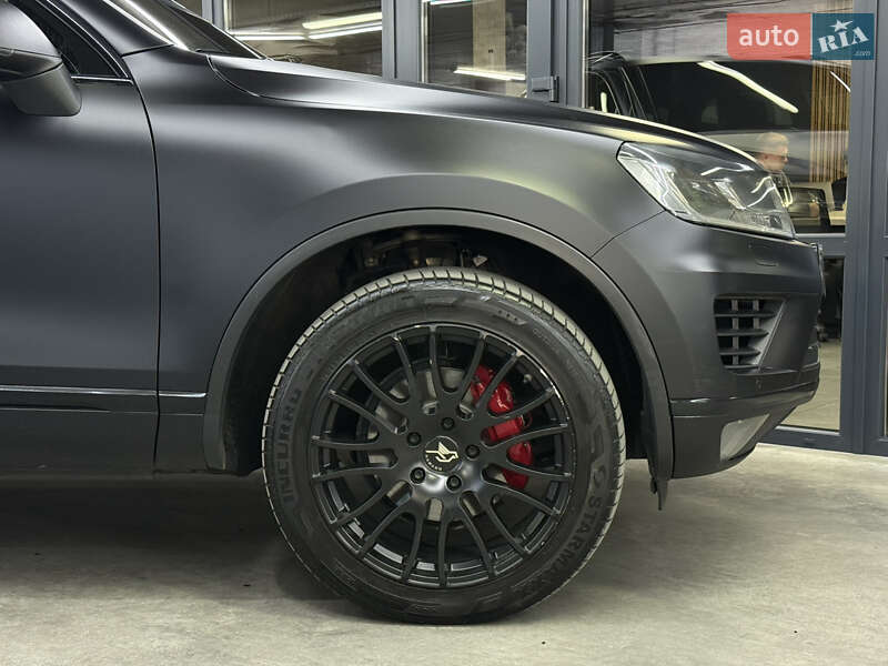 Внедорожник / Кроссовер Volkswagen Touareg 2017 в Одессе