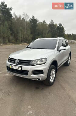 Внедорожник / Кроссовер Volkswagen Touareg 2010 в Сарнах