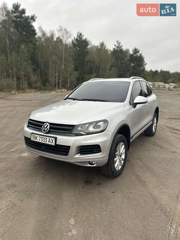 Внедорожник / Кроссовер Volkswagen Touareg 2010 в Сарнах