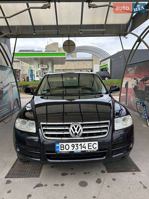 Внедорожник / Кроссовер Volkswagen Touareg 2004 в Монастыриске