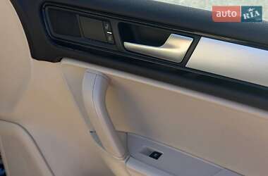 Внедорожник / Кроссовер Volkswagen Touareg 2012 в 