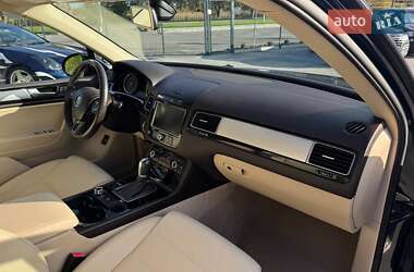 Внедорожник / Кроссовер Volkswagen Touareg 2012 в 
