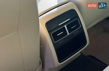 Внедорожник / Кроссовер Volkswagen Touareg 2012 в 