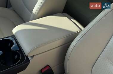 Внедорожник / Кроссовер Volkswagen Touareg 2012 в 