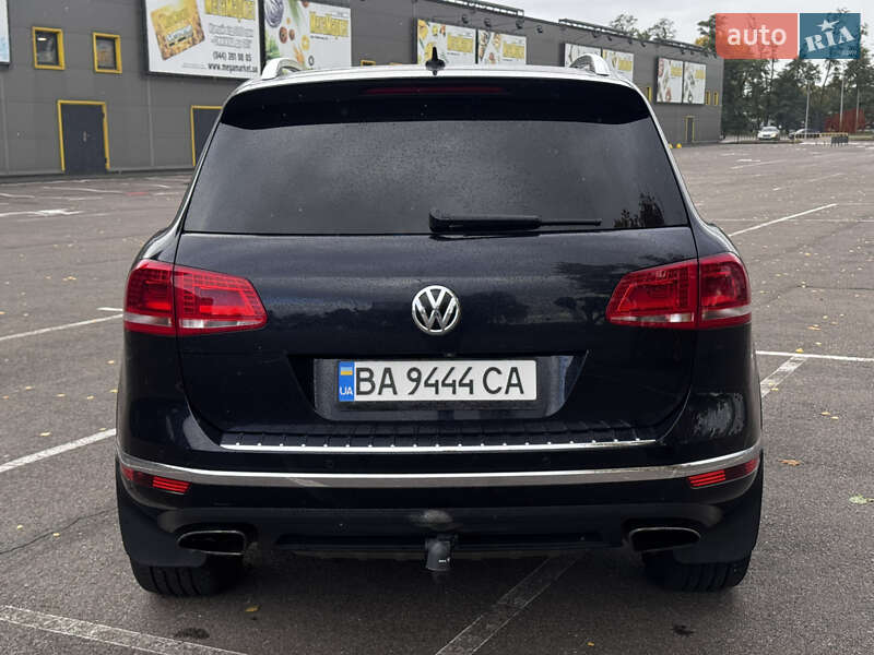 Позашляховик / Кросовер Volkswagen Touareg 2016 в Києві