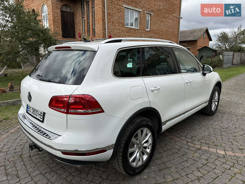 Внедорожник / Кроссовер Volkswagen Touareg 2015 в Тернополе