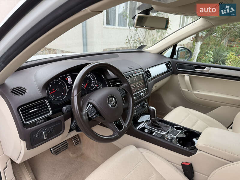Внедорожник / Кроссовер Volkswagen Touareg 2015 в Тернополе