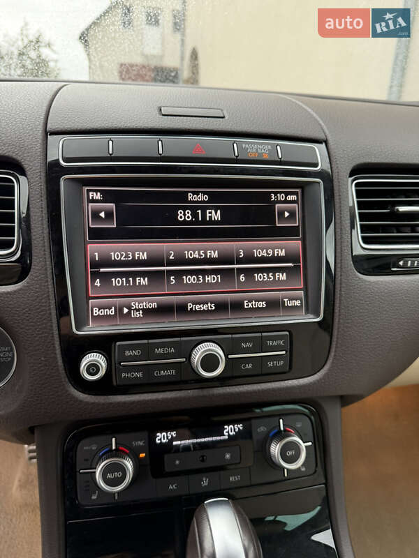 Внедорожник / Кроссовер Volkswagen Touareg 2015 в Тернополе