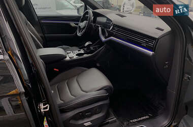 Внедорожник / Кроссовер Volkswagen Touareg 2022 в 