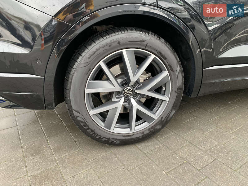 Позашляховик / Кросовер Volkswagen Touareg 2022 в Івано-Франківську