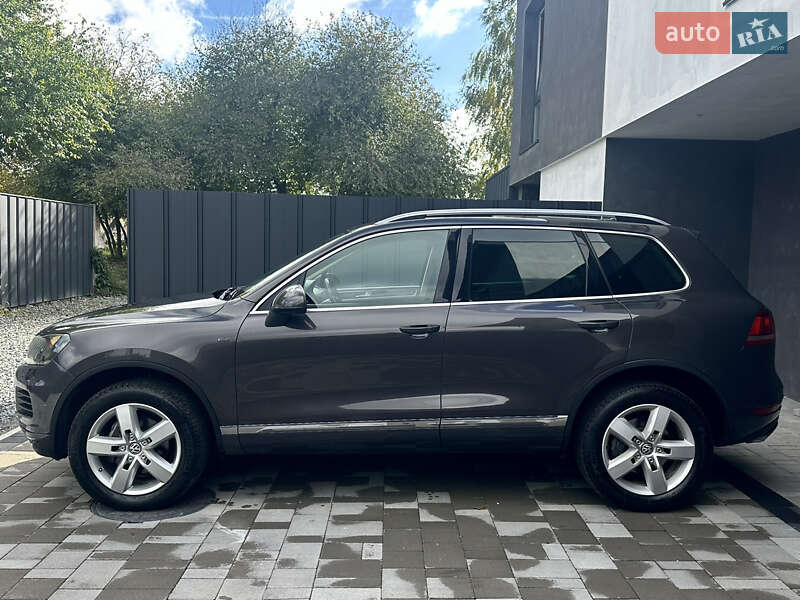 Внедорожник / Кроссовер Volkswagen Touareg 2011 в Ровно