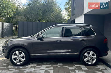 Позашляховик / Кросовер Volkswagen Touareg 2011 в 
