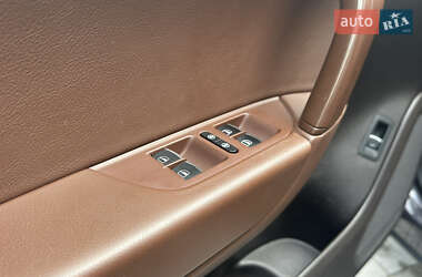 Позашляховик / Кросовер Volkswagen Touareg 2011 в 