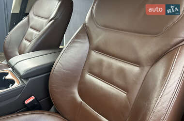 Позашляховик / Кросовер Volkswagen Touareg 2011 в 