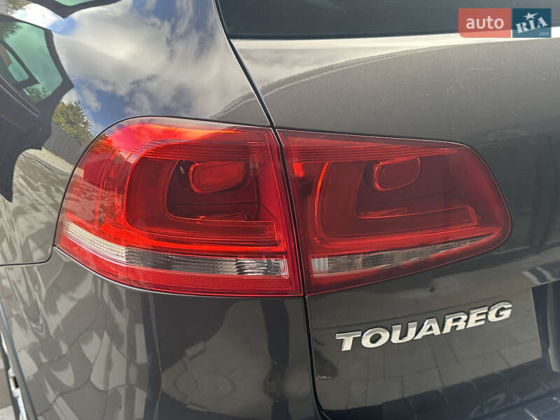 Внедорожник / Кроссовер Volkswagen Touareg 2011 в Ровно