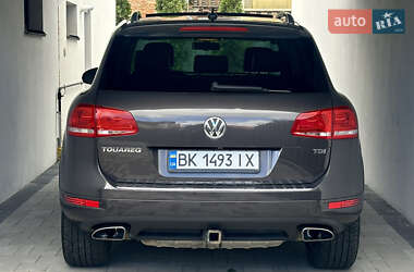 Позашляховик / Кросовер Volkswagen Touareg 2011 в 