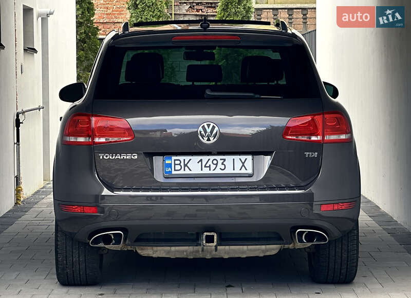 Внедорожник / Кроссовер Volkswagen Touareg 2011 в Ровно