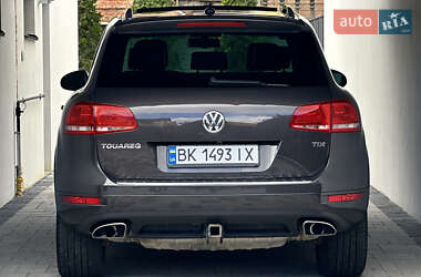 Позашляховик / Кросовер Volkswagen Touareg 2011 в 