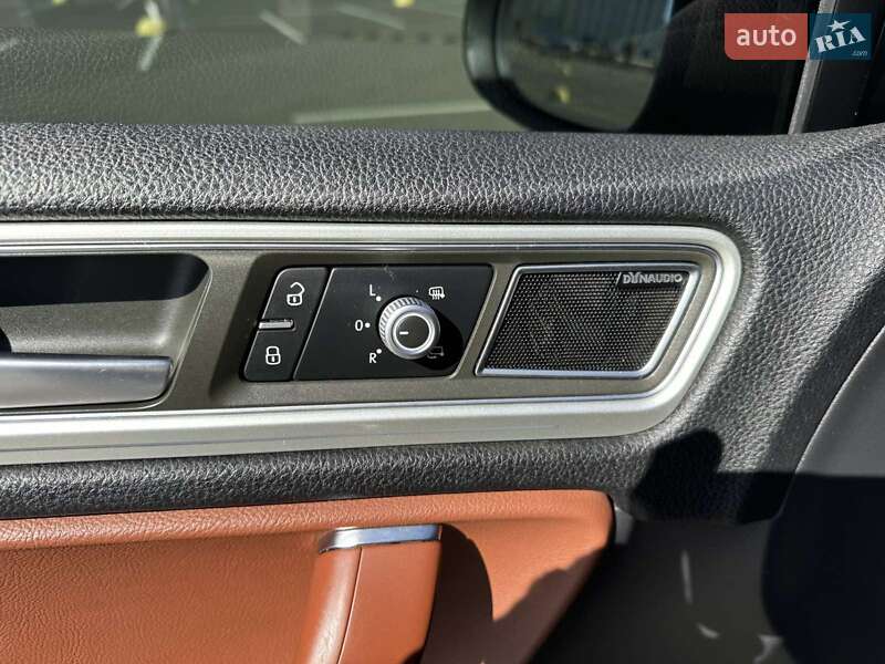 Позашляховик / Кросовер Volkswagen Touareg 2015 в Києві