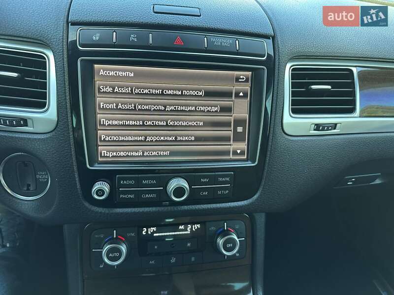 Позашляховик / Кросовер Volkswagen Touareg 2015 в Києві