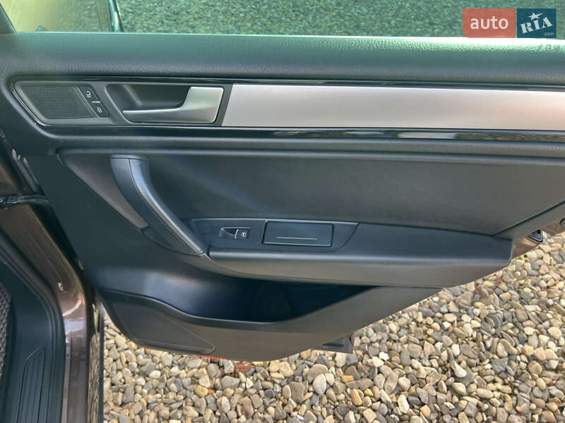 Внедорожник / Кроссовер Volkswagen Touareg 2010 в Коломые