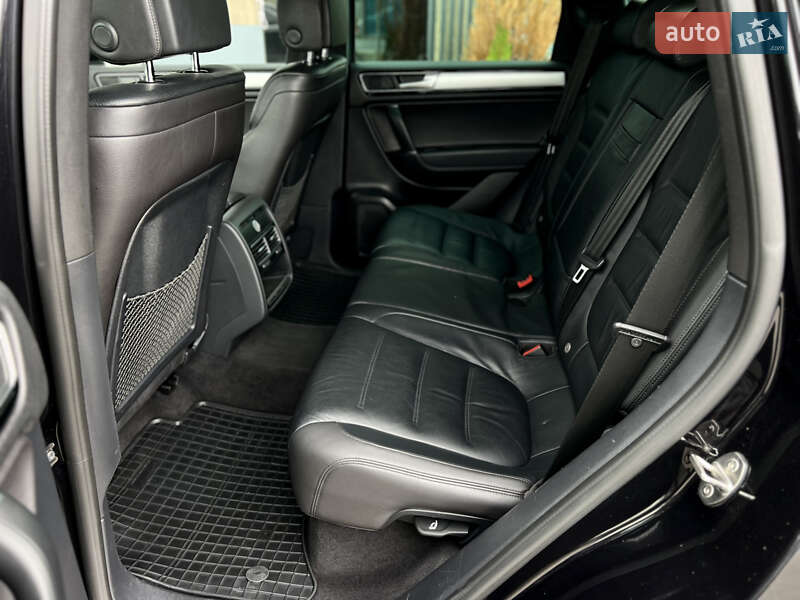 Позашляховик / Кросовер Volkswagen Touareg 2016 в Одесі