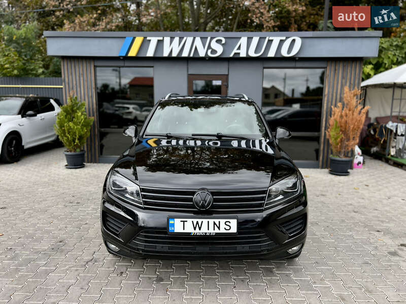 Позашляховик / Кросовер Volkswagen Touareg 2016 в Одесі
