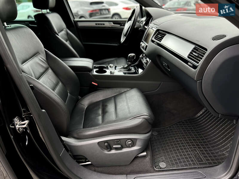 Позашляховик / Кросовер Volkswagen Touareg 2016 в Одесі