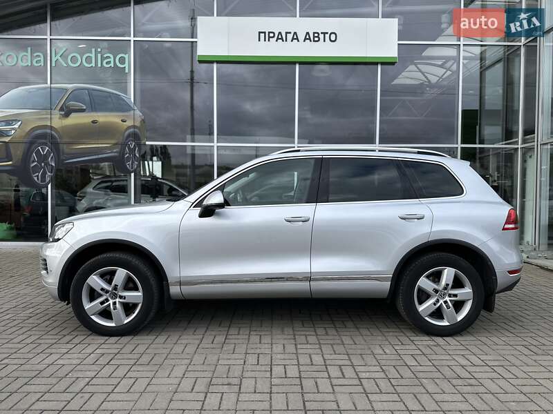 Позашляховик / Кросовер Volkswagen Touareg 2010 в Києві