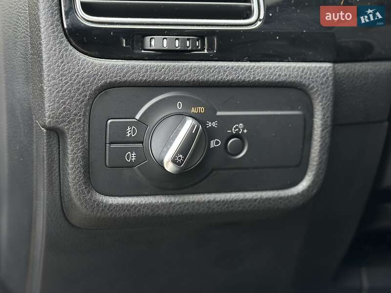 Позашляховик / Кросовер Volkswagen Touareg 2010 в Києві