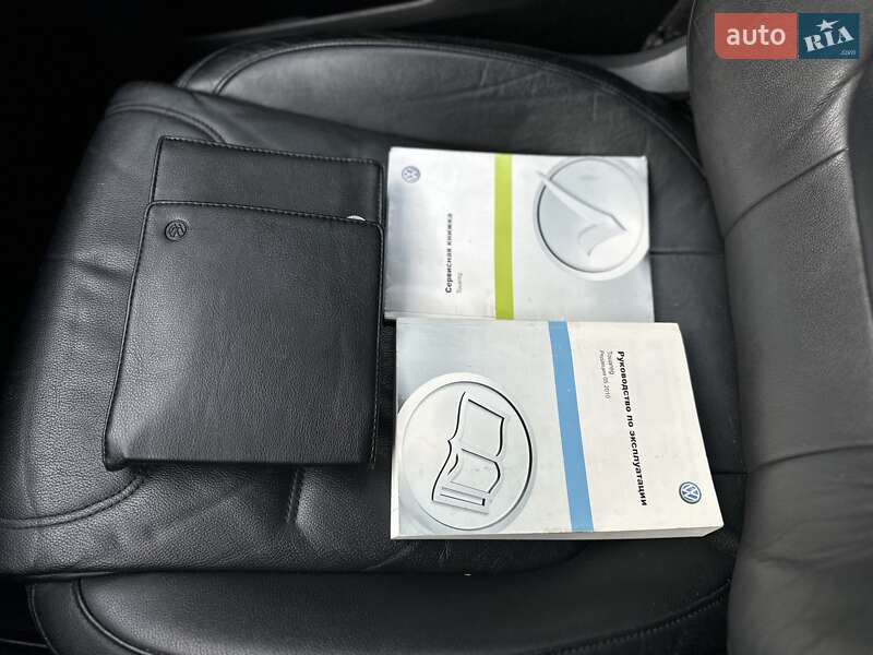 Позашляховик / Кросовер Volkswagen Touareg 2010 в Києві