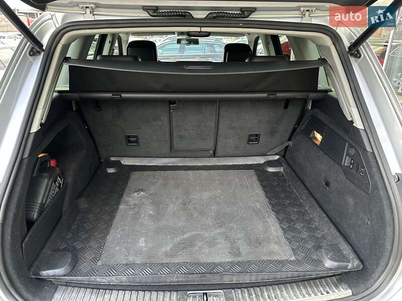 Позашляховик / Кросовер Volkswagen Touareg 2010 в Києві