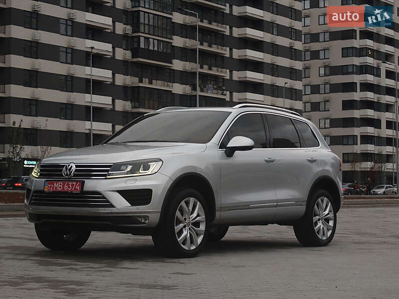 Внедорожник / Кроссовер Volkswagen Touareg 2015 в Киеве