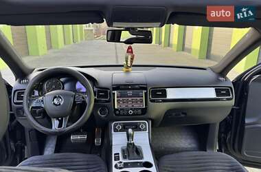 Внедорожник / Кроссовер Volkswagen Touareg 2011 в 