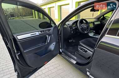 Внедорожник / Кроссовер Volkswagen Touareg 2011 в 