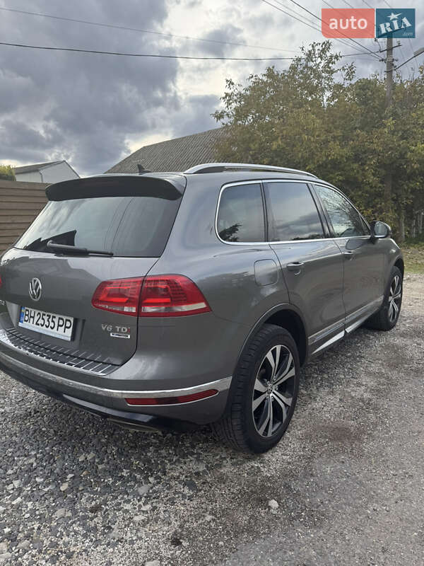 Внедорожник / Кроссовер Volkswagen Touareg 2015 в Баштанке