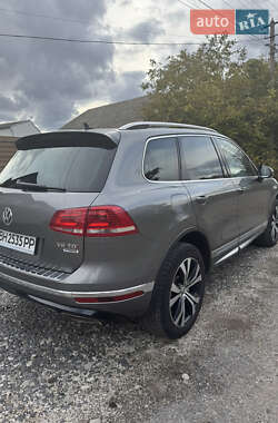 Внедорожник / Кроссовер Volkswagen Touareg 2015 в 